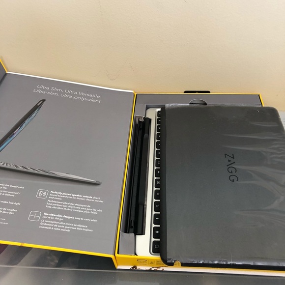 iPad Cover with keyboard - Picture 4 of 6